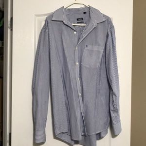 NWOT IZOD button down - smoke/ pet free